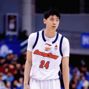 崔永熙出战16分钟，投篮3中1得到2分1篮板、5犯离场